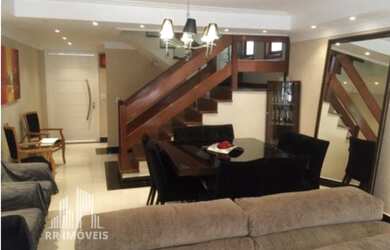 Imagem: A casa em condomínio possui 4 Dormitórios, 2 Suítes, 5 Banheiros