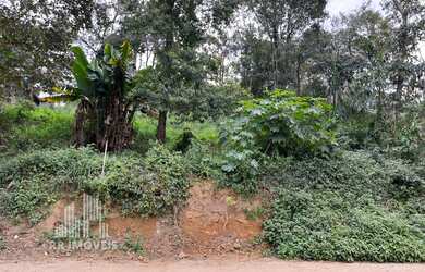 Imagem: O terreno possui 4 Dormitórios, 2 Suítes, 4 Banheiros, 4 Vagas