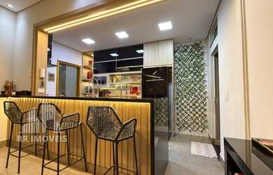 Imagem: A casa possui 3 Dormitórios, 1 Suíte, 3 Banheiros, 2 Vagas