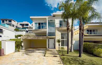 Imagem: A casa em condomínio possui 4 Dormitórios, 4 Suítes, 6 Banheiros