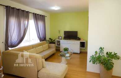 Imagem: A casa possui 3 Dormitórios, 1 Suíte, 2 Banheiros, 4 Vagas