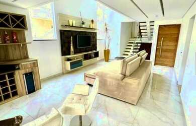 Imagem: A casa em condomínio possui 4 Dormitórios, 4 Suítes, 6 Banheiros