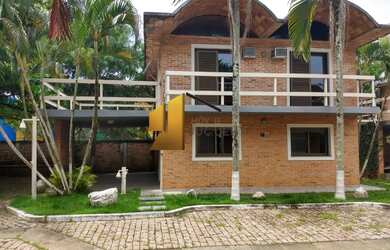 Imagem: A casa em condomínio possui 3 Dormitórios e está localizado