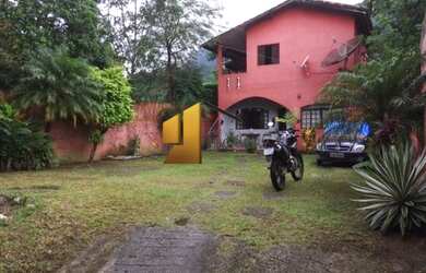 Imagem: A casa possui 4 Dormitórios, 3 Suítes e 4 Banheiros e está