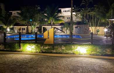 Imagem: A casa em condomínio possui 5 Dormitórios, 4 Suítes, 2 Vagas