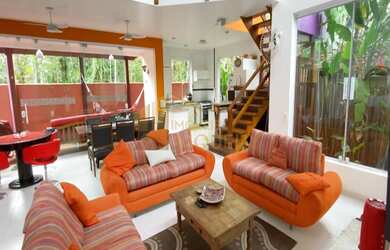 Imagem: A casa em condomínio possui 4 Dormitórios, 3 Suítes, 4 Banheiros