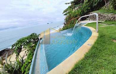 Imagem: A casa possui 5 Dormitórios, 3 Suítes, 6 Banheiros, 4 Vagas