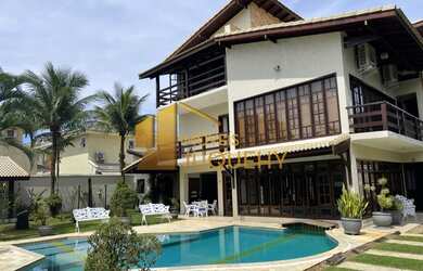 Imagem: A casa possui 6 Dormitórios, 6 Suítes, 8 Banheiros, 600m²