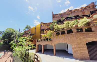 Imagem: A casa em condomínio possui 3 Dormitórios, 1 Suíte, 3 Banheiros