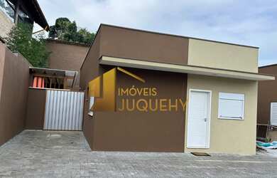 Imagem: A casa em condomínio possui 3 Dormitórios, 1 Suíte, 3 Banheiros