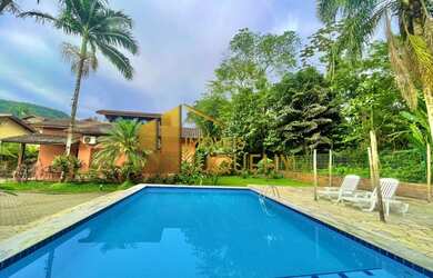 Imagem: A casa em condomínio possui 3 Dormitórios, 2 Suítes, 3 Banheiros