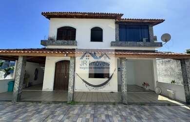 Imagem: A casa possui 4 Dormitórios, 3 Suítes, 5 Banheiros, 3 Vagas