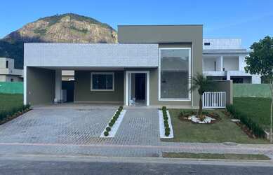 Imagem: A casa em condomínio possui 3 Dormitórios, 2 Suítes, 1 Banheiro