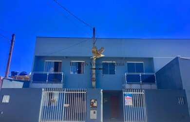 Imagem: A casa possui 2 Dormitórios, 2 Vagas na garagem e está localizado