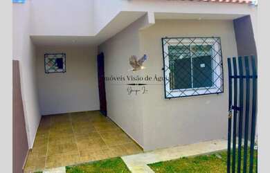 Imagem: A casa possui 2 Dormitórios, 1 Banheiro, 2 Vagas na garagem