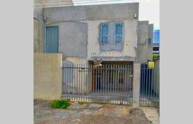 Imagem: A casa possui 3 Dormitórios, 2 Suítes, 3 Banheiros, 3 Vagas