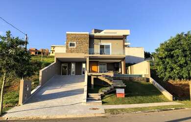 Imagem: A casa em condomínio à venda possui 3 Dormitórios, 3 Suítes