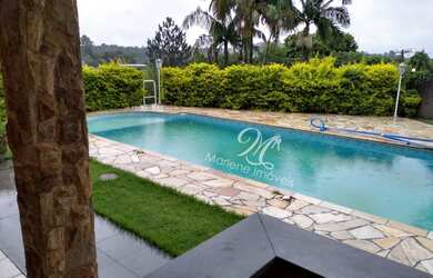 Imagem: A chácara possui 3 Dormitórios, 1 Suíte, 2 Banheiros, 2 Vagas