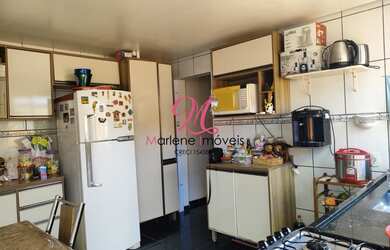 Imagem: A casa possui 3 Dormitórios, 1 Suíte, 1 Banheiro, 2 Vagas