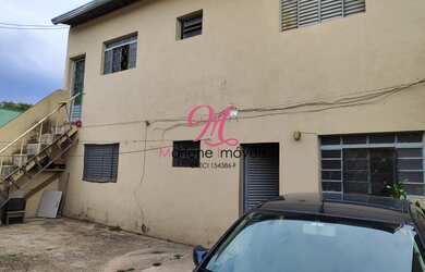 Imagem: A casa possui 4 Dormitórios, 1 Suíte, 2 Banheiros, 8 Vagas