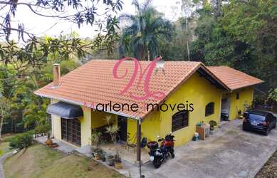 Imagem: A chácara possui 3 Dormitórios, 2 Banheiros, 1.448m² de Área