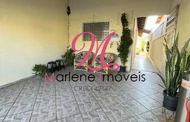 Imagem: A casa possui 2 Dormitórios, 1 Banheiro, 2 Vagas na garagem