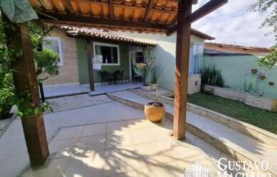 Imagem: A casa possui 3 Dormitórios, 1 Suíte, 1 Banheiro, 1 Vaga na