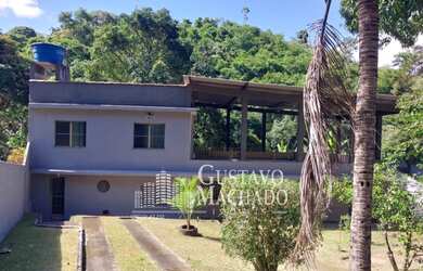 Imagem: A chácara possui 5 Dormitórios, 3 Suítes, 4 Banheiros, 4