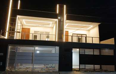 Imagem: A casa possui 3 Dormitórios, 1 Suíte, 4 Vagas na garagem