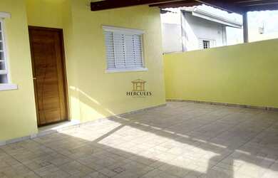 Imagem: A casa possui 2 Dormitórios, 2 Suítes, 1 Banheiro, 3 Vagas