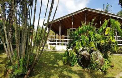 Imagem: A casa possui 4 Dormitórios, 4 Suítes, 3 Banheiros, 10 Vagas