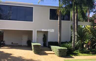 Imagem: A casa em condomínio possui 4 Dormitórios, 4 Suítes, 4 Banheiros