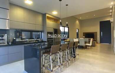 Imagem: A casa em condomínio possui 3 Dormitórios, 3 Suítes, 4 Banheiros