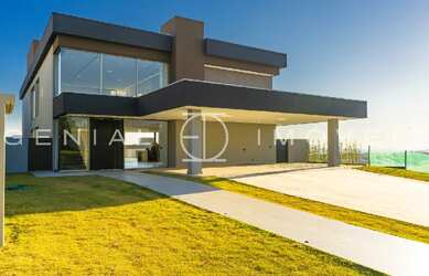 Imagem: A casa em condomínioe possui 5 Dormitórios, 5 Suítes, 8 Banheiros