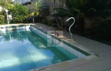 Imagem: A casa possui 6 Dormitórios, 2 Suítes, 7 Banheiros, 4 Vagas