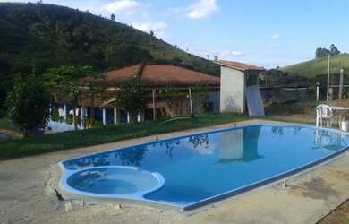 Imagem: A chácara possui 4 Dormitórios, 2 Banheiros, 145200-0m² de