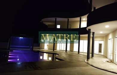 Imagem: A casa possui 9 Dormitórios, 9 Suítes, 2 Banheiros, 4 Vagas