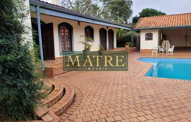 Imagem: A chácara possui 4 Dormitórios, 4 Suítes, 6 Banheiros, 11