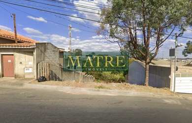 Imagem: O terreno e possui Dormitórios, Suítes, Banheiros, 300-0m²