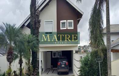 Imagem: A casa em condomínio possui 5 Dormitórios, 4 Suítes, 6 Banheiros