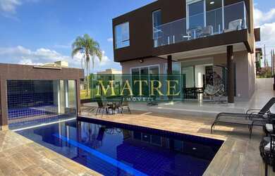 Imagem: A casa em condomínio possui 4 Dormitórios, 2 Suítes, 2 Banheiros