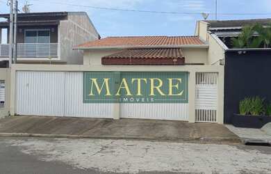 Imagem: A casa possui 4 Dormitórios, 3 Suítes, 2 Banheiros, 3 Vagas