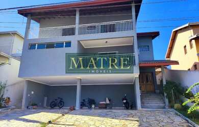 Imagem: A casa em condomínio possui 4 Dormitórios, 4 Suítes, 3 Banheiros