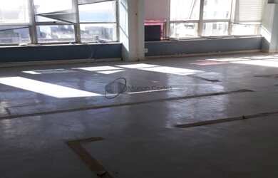 Imagem: O depósito possui 1 Banheiro, 2 Vagas na garagem e está localizado