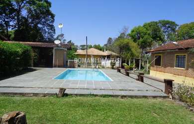 Imagem: A loja possui 9 Dormitórios, 8 Suítes, 2 Banheiros e Imóvel