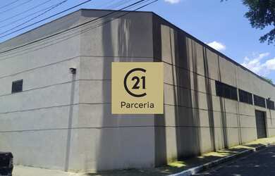 Imagem: O depósito possui 4 Banheiros, 4 Vagas na garagem, 370m² de