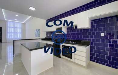 Imagem: A casa em condomínio possui 3 Dormitórios, 3 Suítes, 5 Banheiros