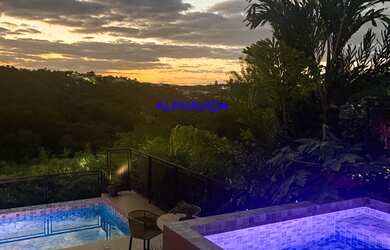 Imagem: A casa em condomínio possui 4 Dormitórios, 4 Suítes, 6 Banheiros