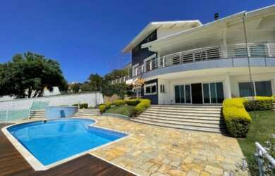 Imagem: A casa em condomínio possui 5 Dormitórios, 4 Suítes, 7 Banheiros