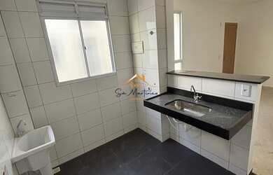 Imagem: O apartamento possui 2 Dormitórios, 1 Banheiro, 1 Vaga na garagem